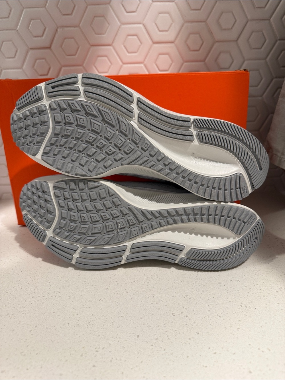 Nike Women's Air Zoom Pegasus 37 Light Gray Running Shoes - Picture 7 of 8